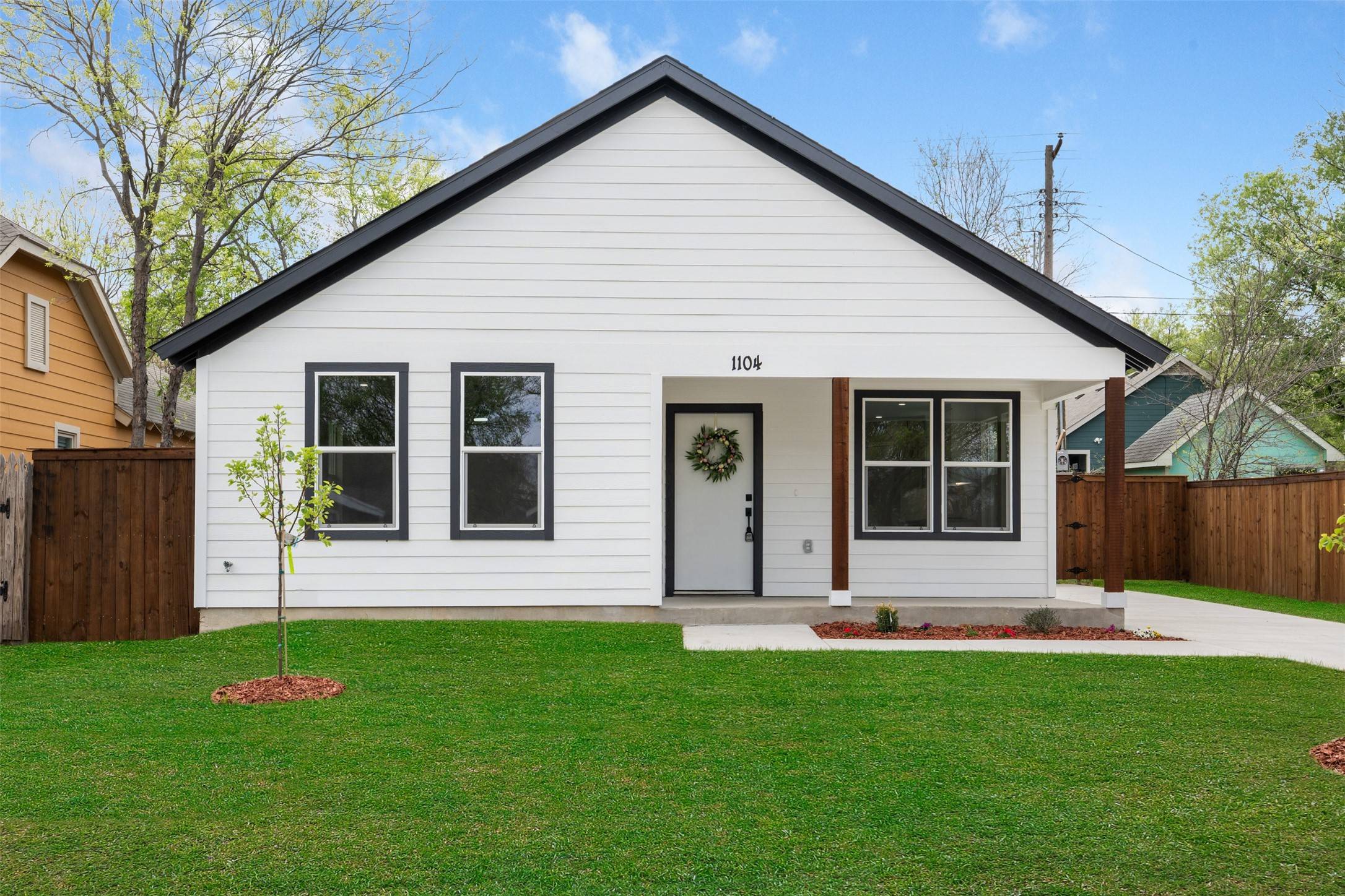 1104 E Cannon ST, Fort Worth, TX 76104