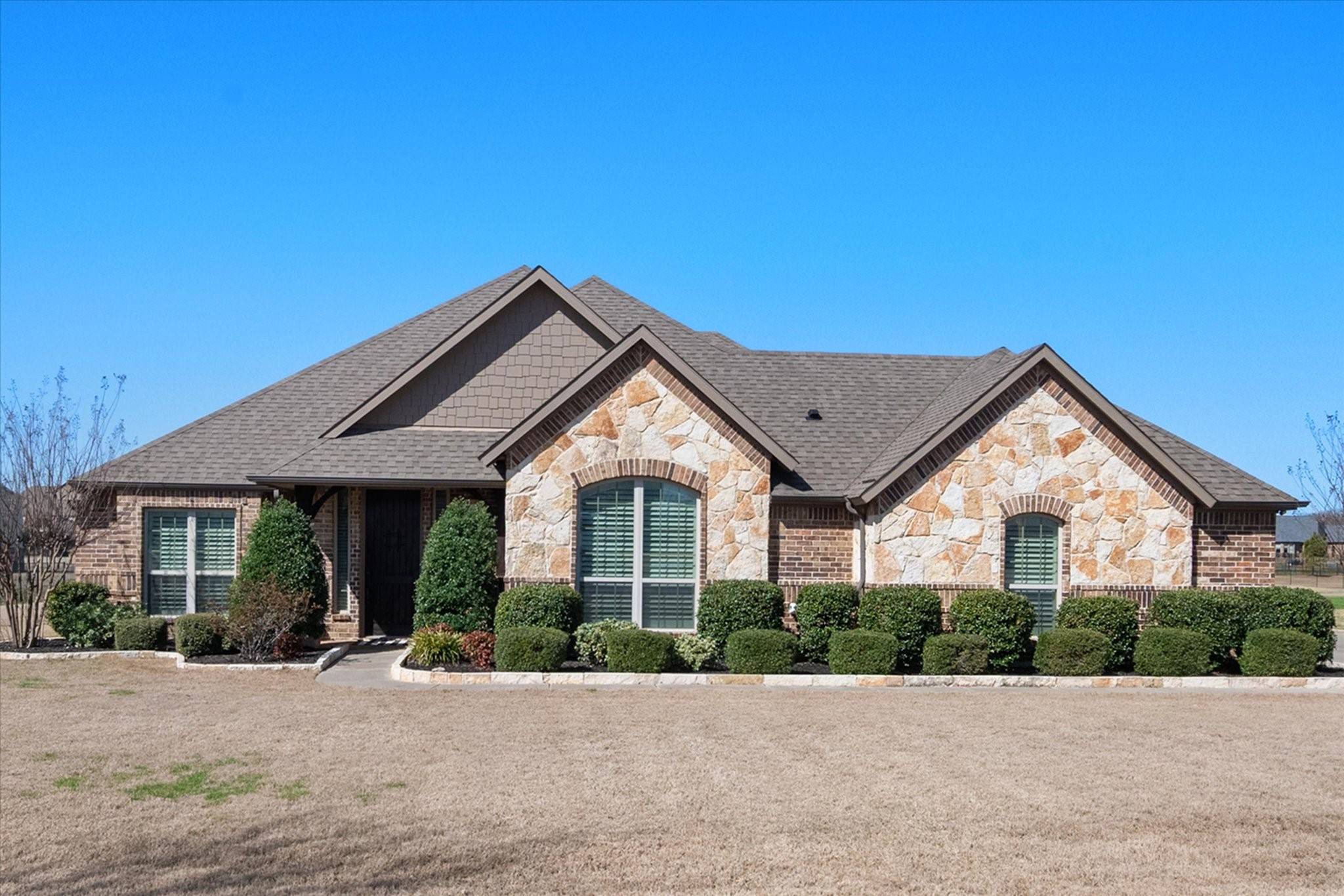 300 Diamond Rose DR, Burleson, TX 76028