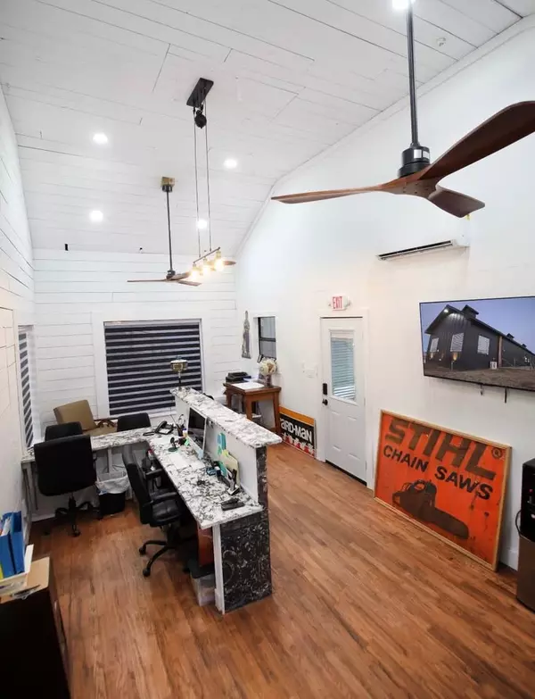 Bowie, TX 76230,103 N Mason ST
