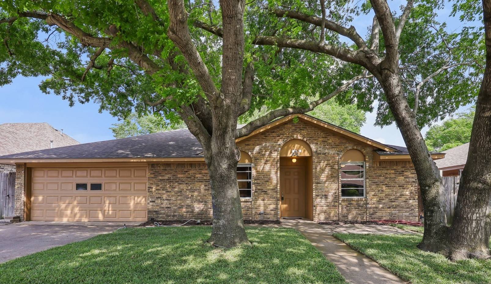 4804 Honeysuckle DR, Balch Springs, TX 75180