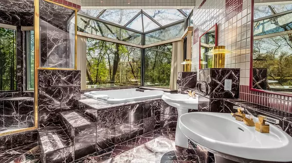 Farmers Branch, TX 75244,3724 Wooded Creek DR