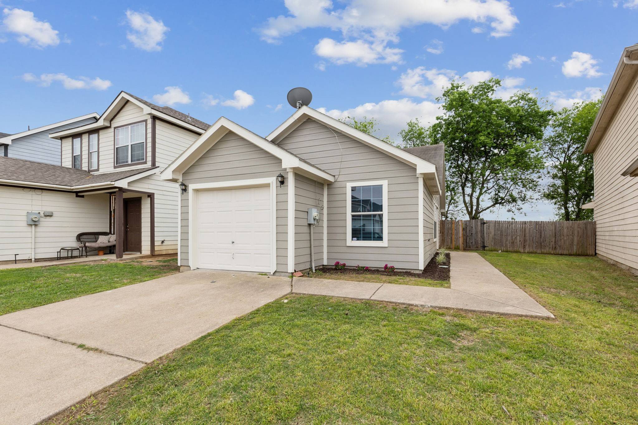 1304 Pine LN, Fort Worth, TX 76140