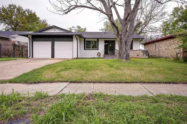 9521 Crestshire DR, Dallas, TX 75227