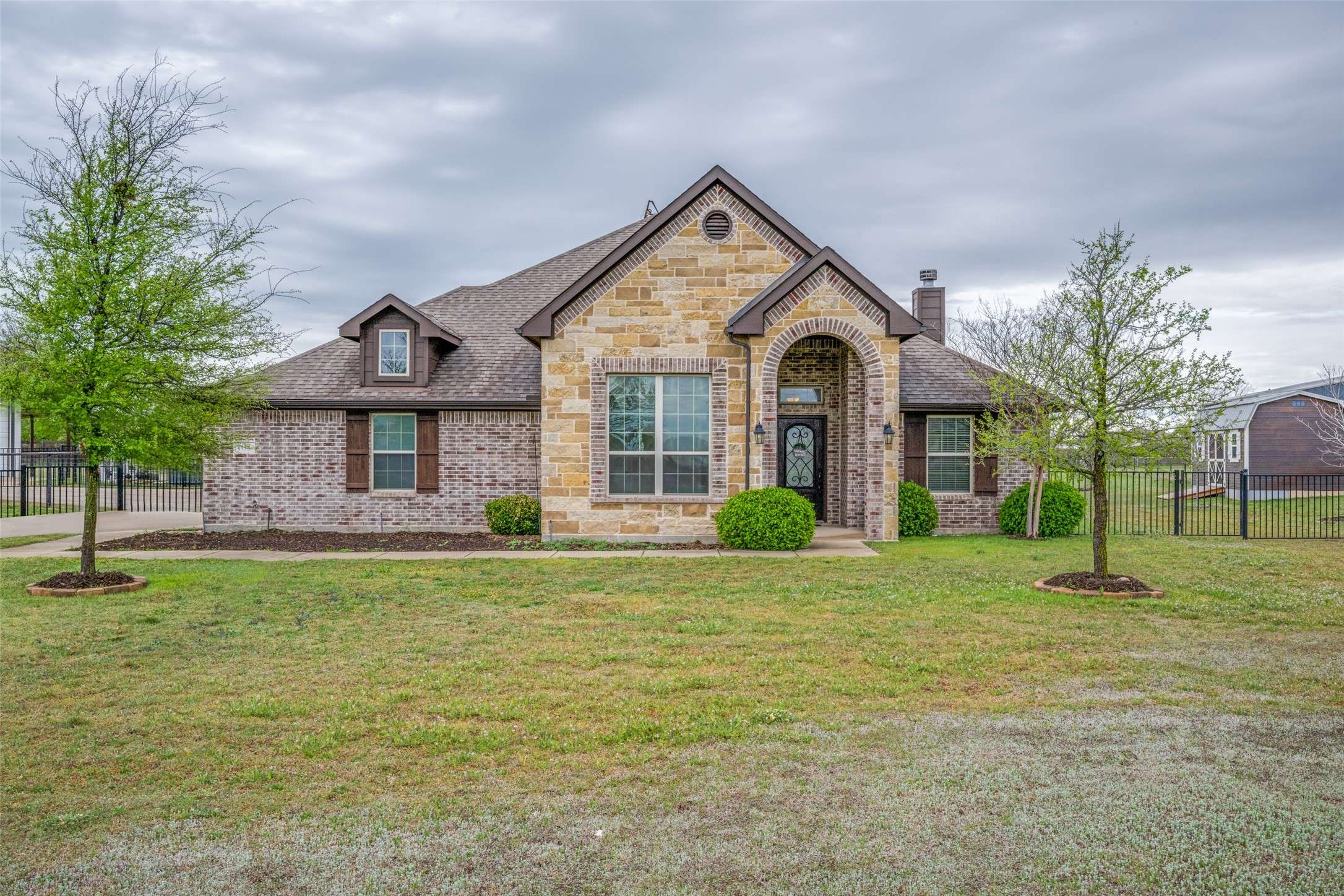104 County Road 4223,  Decatur,  TX 76234