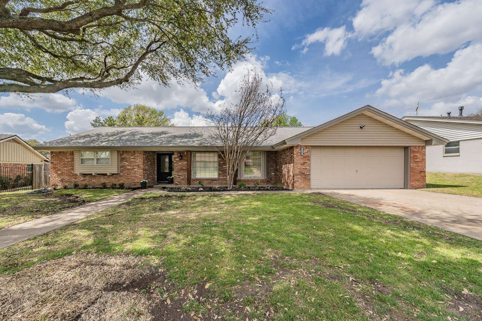 6305 Tosca DR, Haltom City, TX 76180