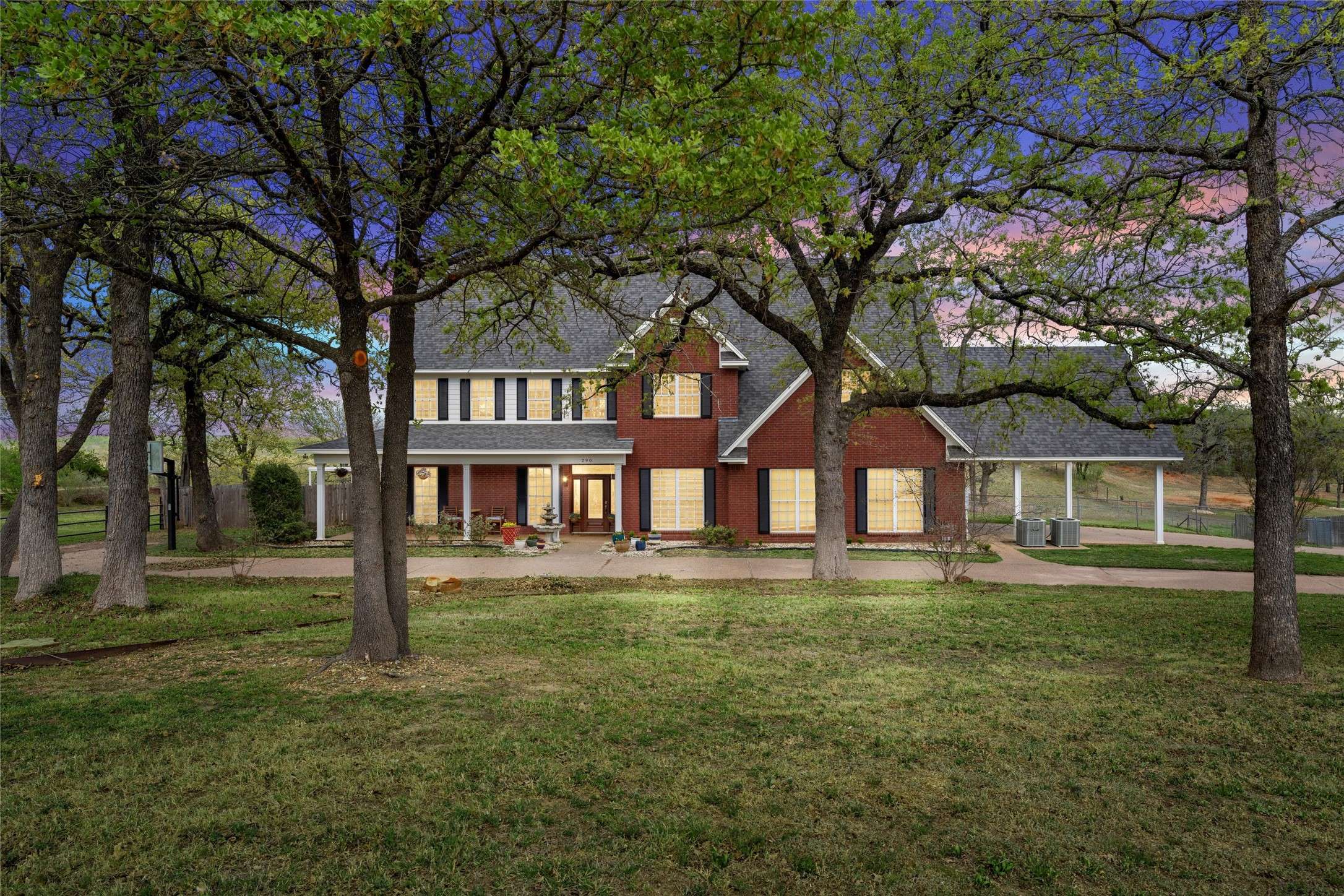 290 Bolton CIR, West, TX 76691