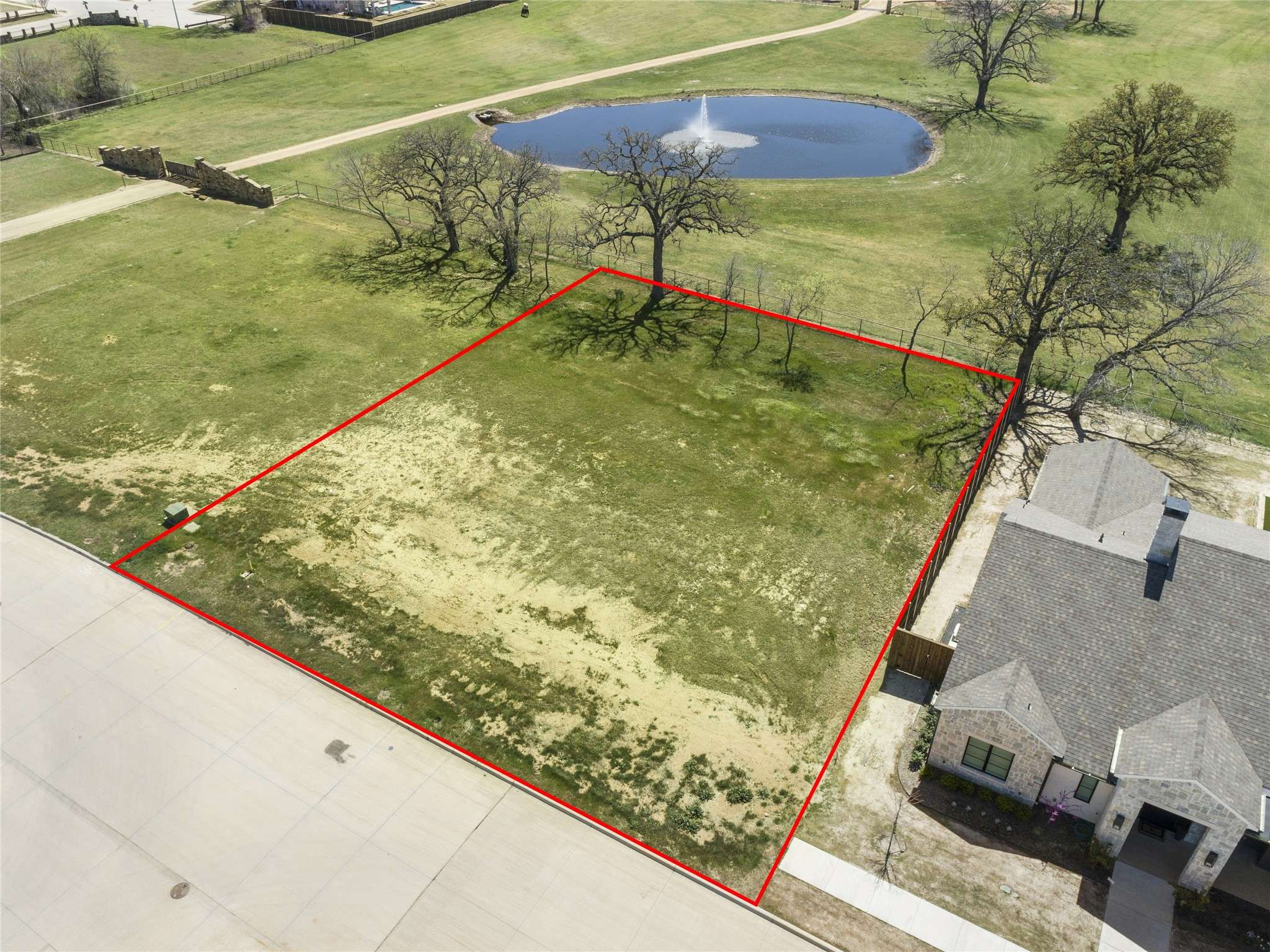 225 Meadowlands DR, Denton, TX 76210