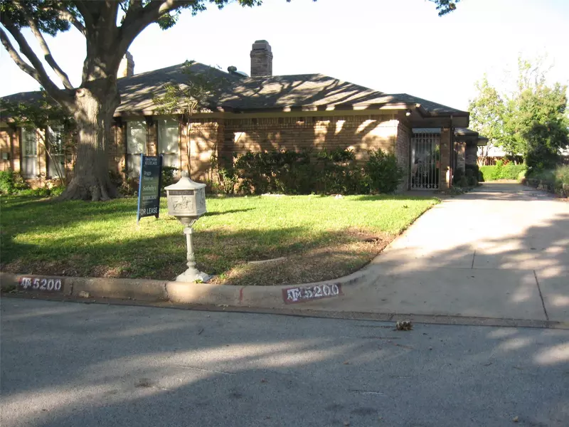 5200 Ledgestone DR, Fort Worth, TX 76132