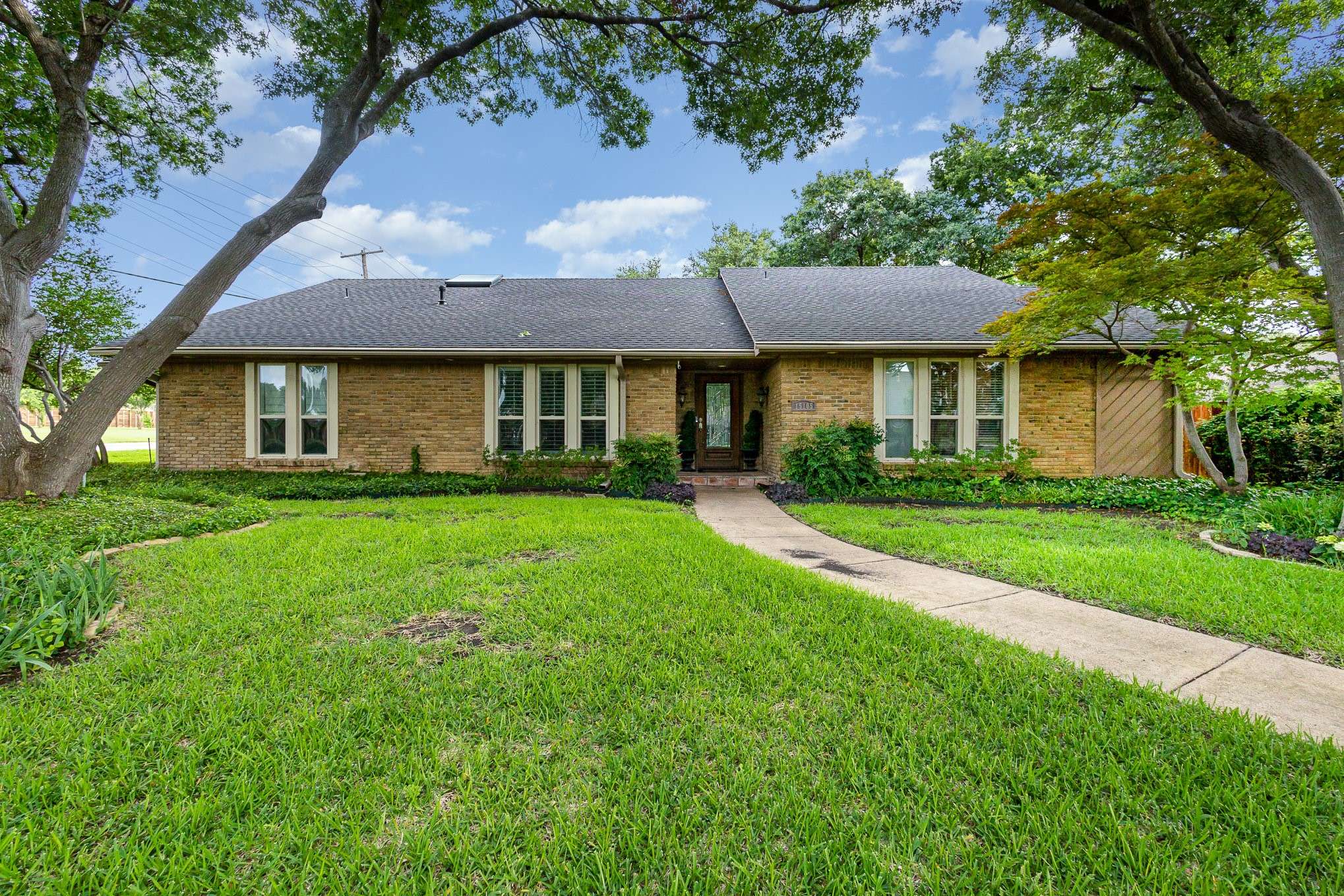 15105 Meandering PL, Dallas, TX 75248