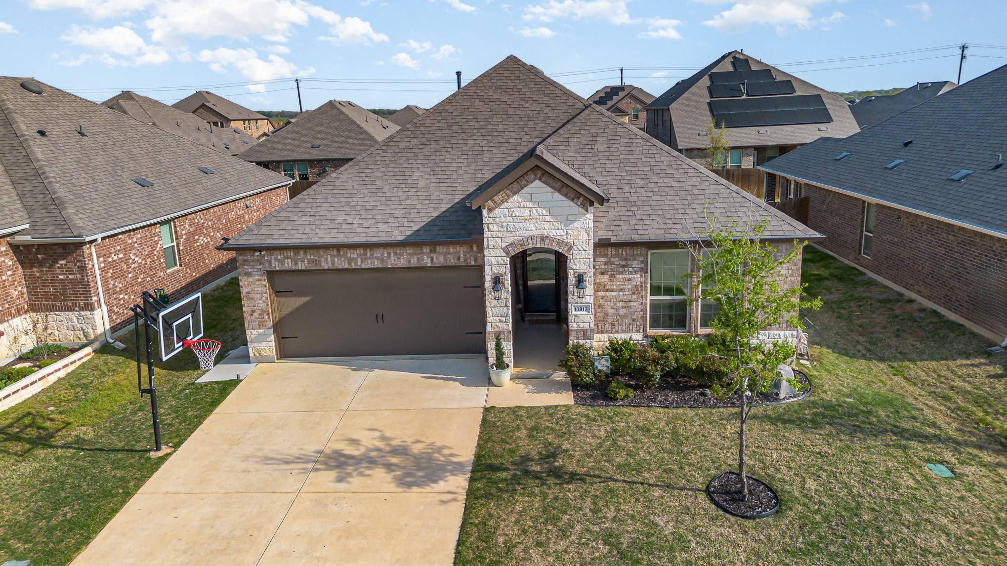 10817 Klondike LN, Aubrey, TX 76227