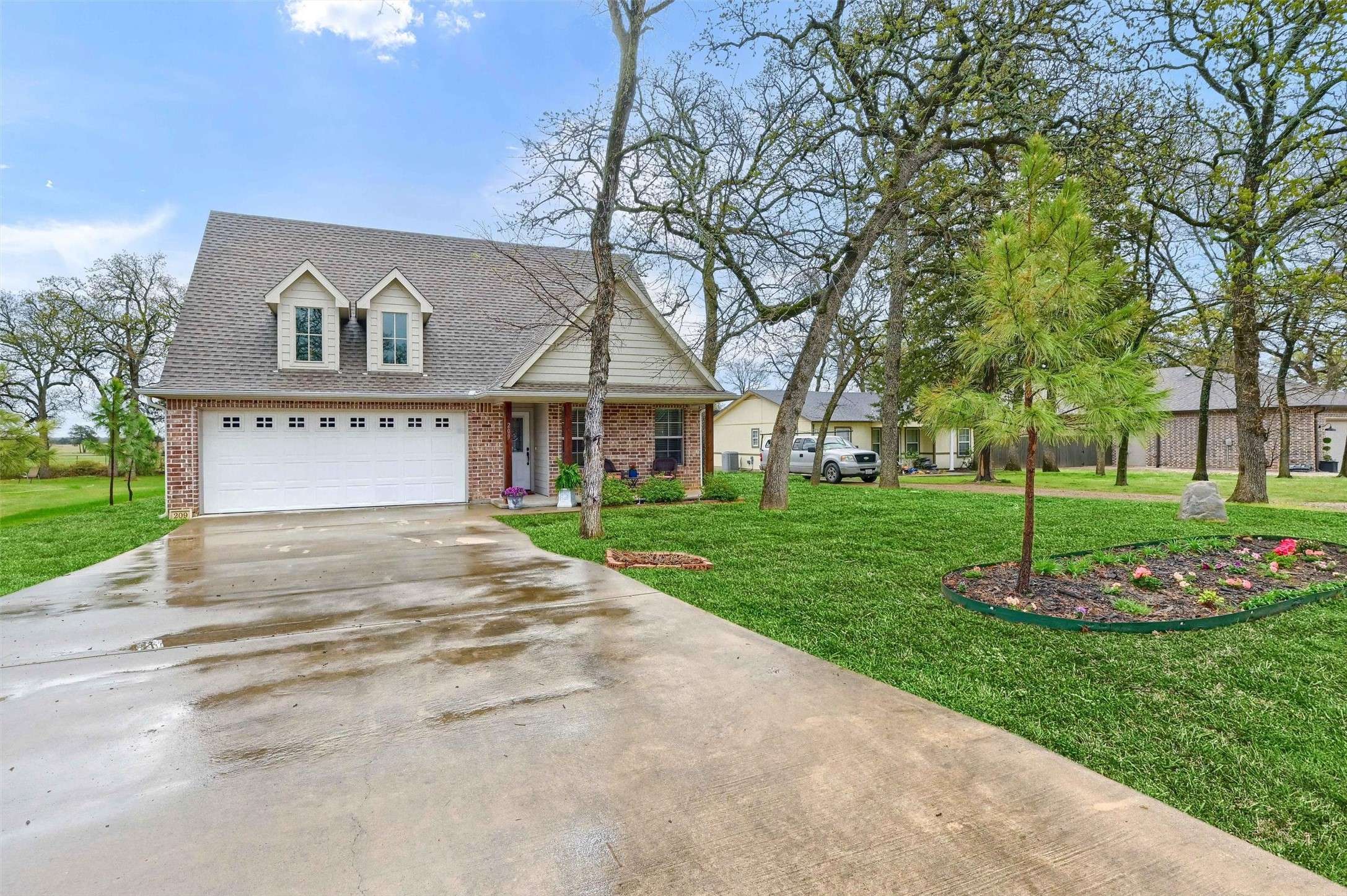 Gainesville, TX 76240,209 Comanche DR