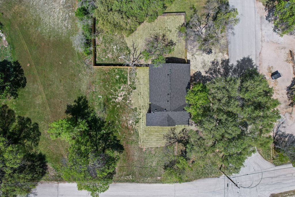 321 Beverly RD, Azle, TX 76020