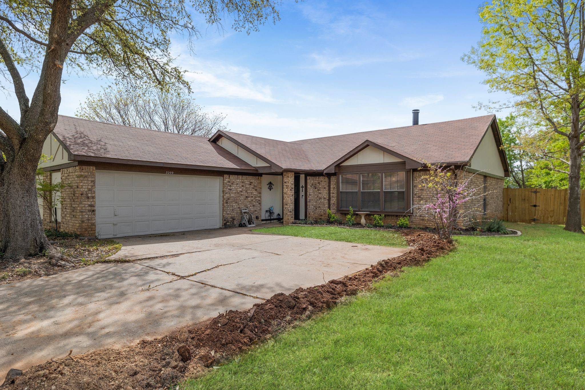 3209 Creekwood LN, Fort Worth, TX 76123