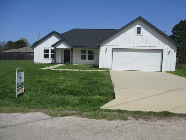 107 Tanglewood DR,  Tool,  TX 75143