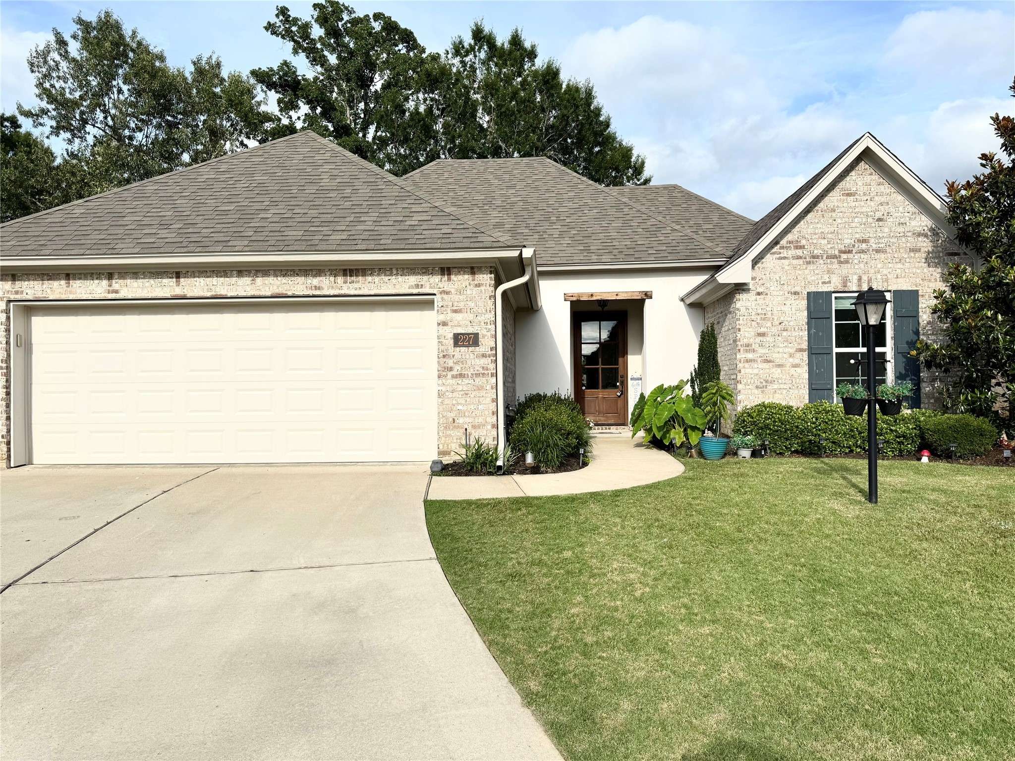 227 Acadiana Creek DR, Shreveport, LA 71106