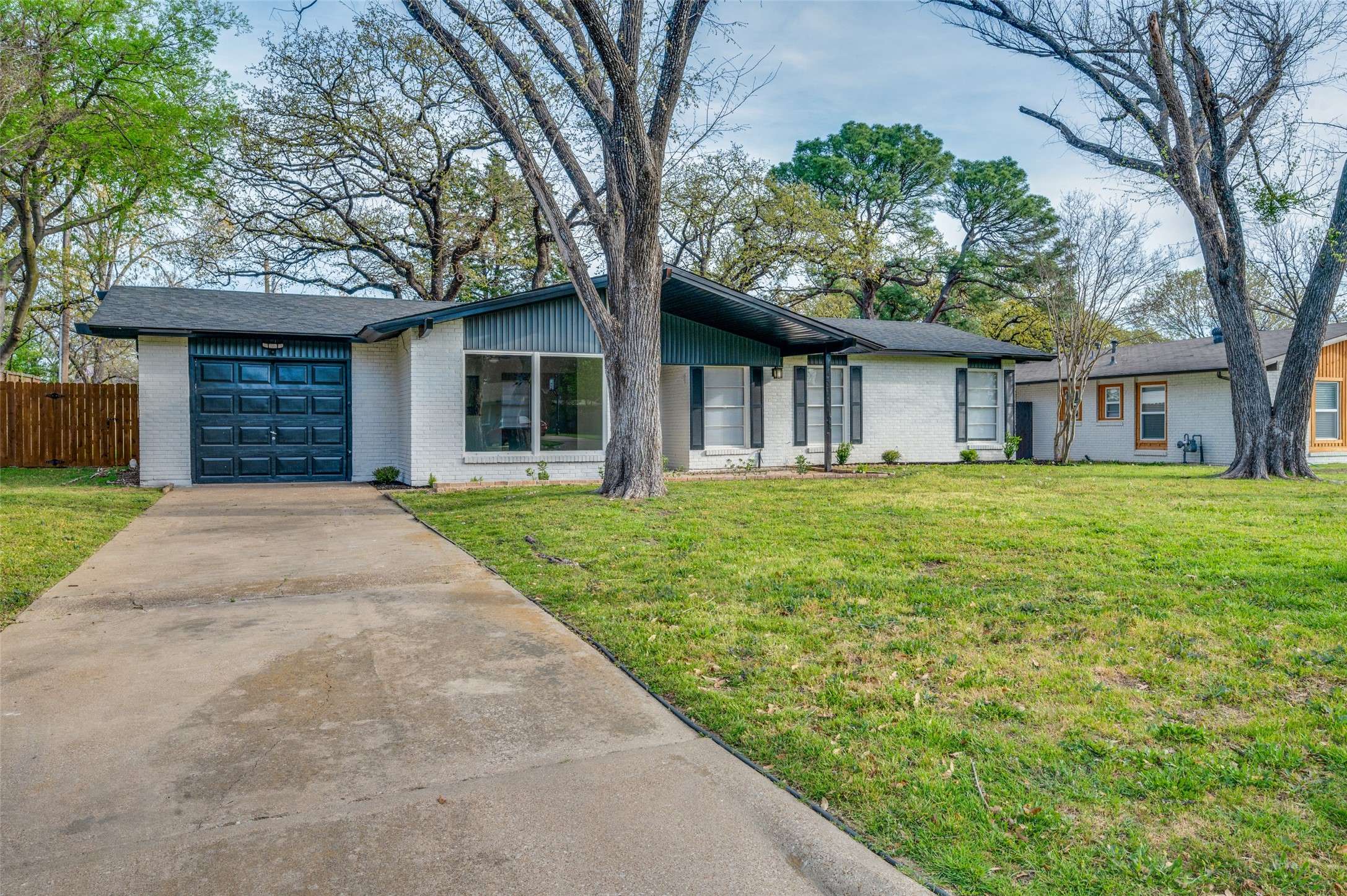 2017 Ravinia DR, Arlington, TX 76012