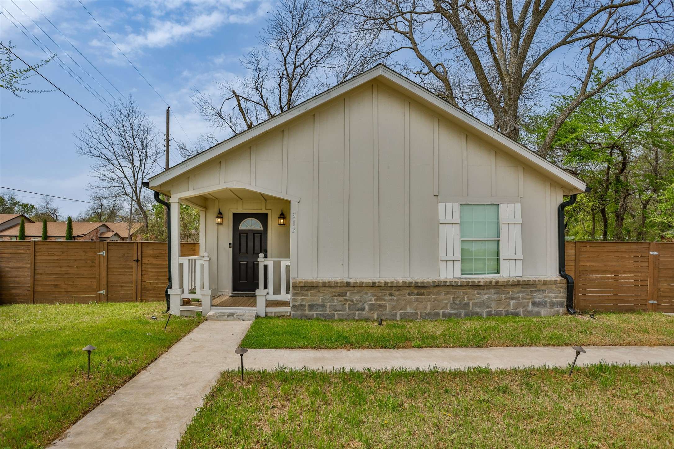 313 Fair AVE, Gainesville, TX 76240