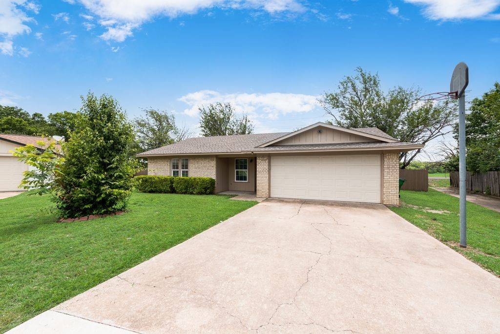 207 N Edgefield RD, Waxahachie, TX 75165