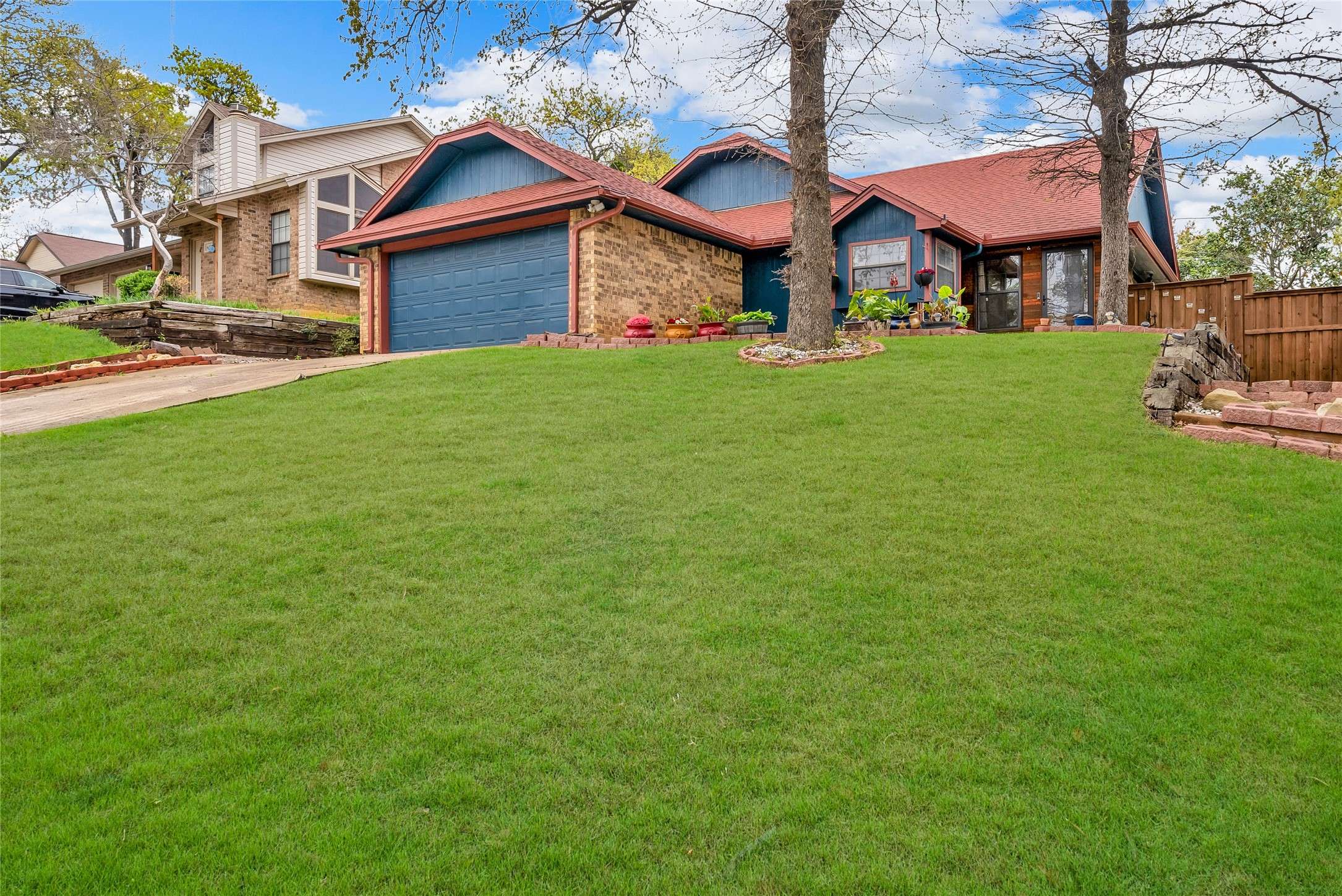 6406 Woods Edge DR, Arlington, TX 76016