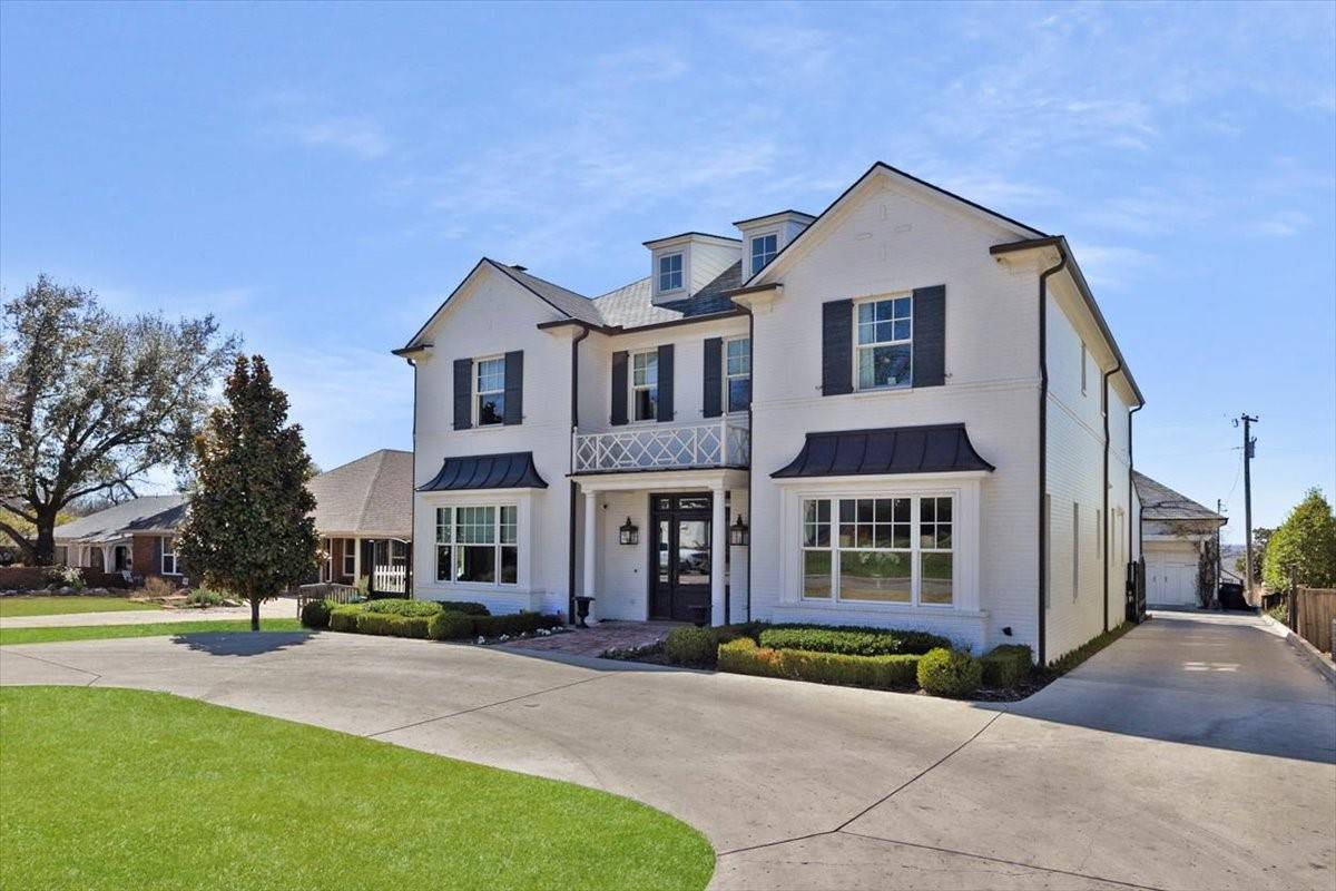 Fort Worth, TX 76109,3216 Westcliff RD W