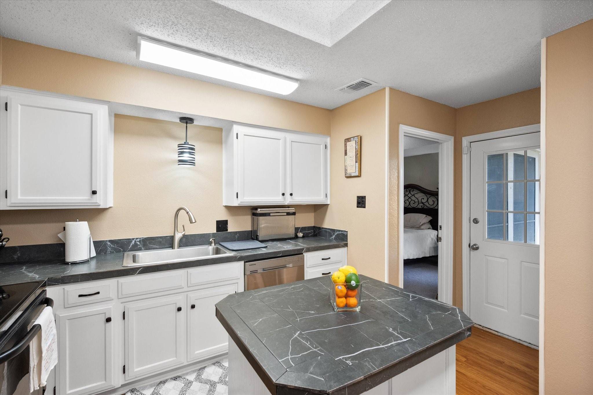 Kennedale, TX 76060,608 Reeves LN