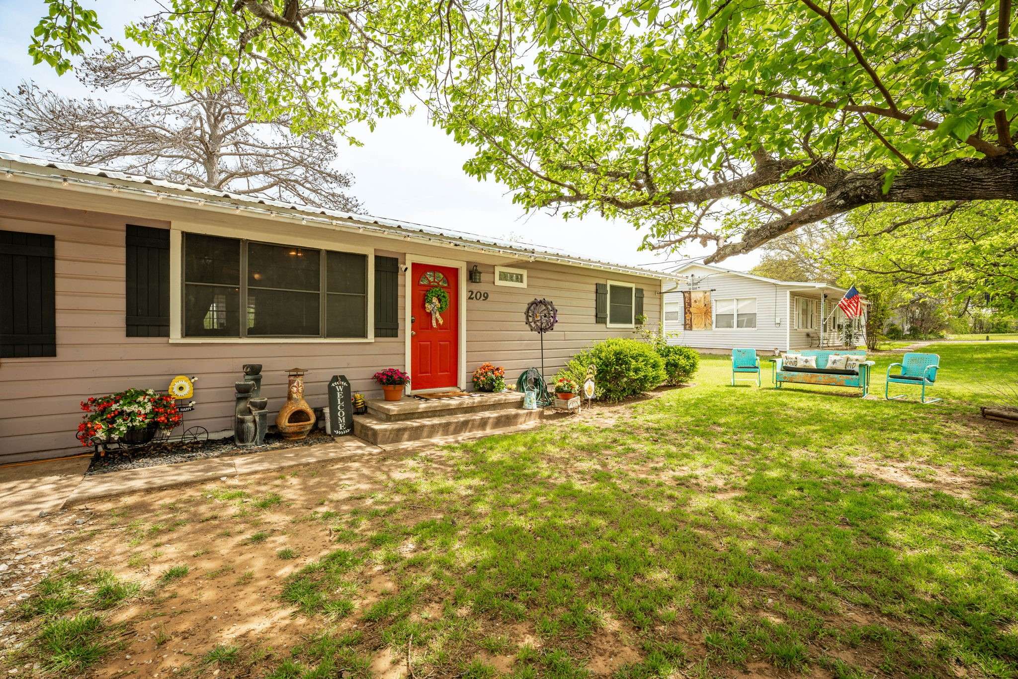De Leon, TX 76444,209 S Comanche DR