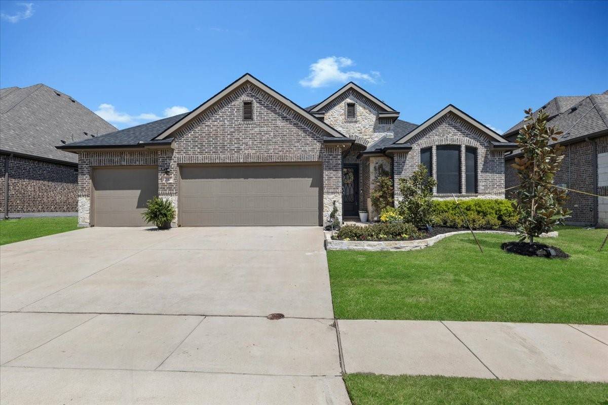 817 Layla DR, Fate, TX 75087