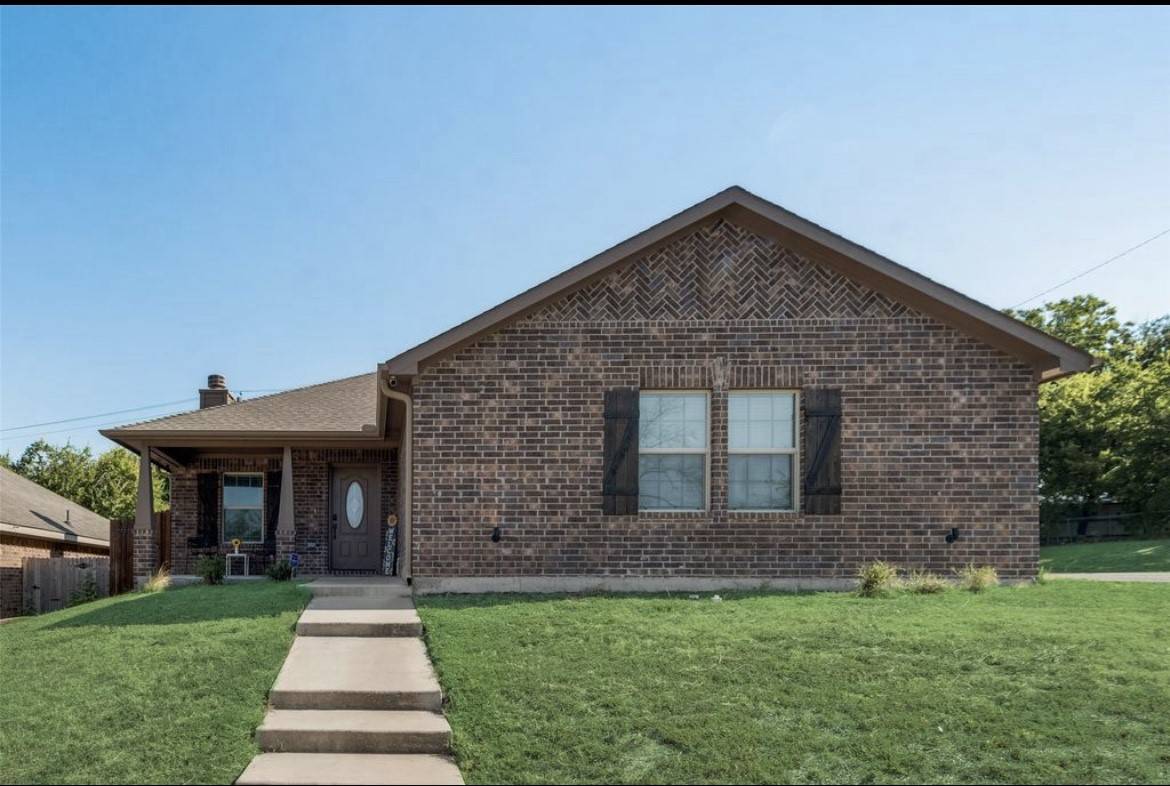 7945 Downe DR, White Settlement, TX 76108