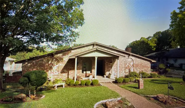 909 Overhill DR, Bedford, TX 76022