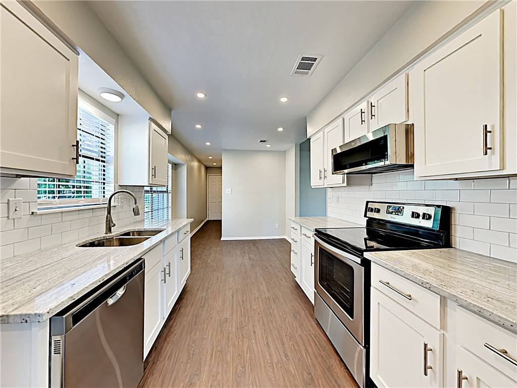 The Colony, TX 75056,4608 Queen CIR