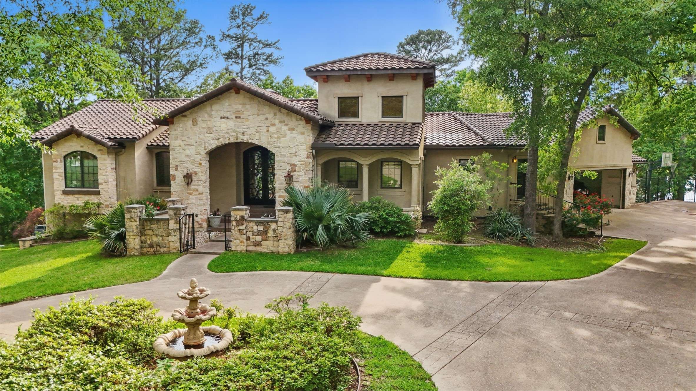 1940 Stonegate CIR, Tyler, TX 75703