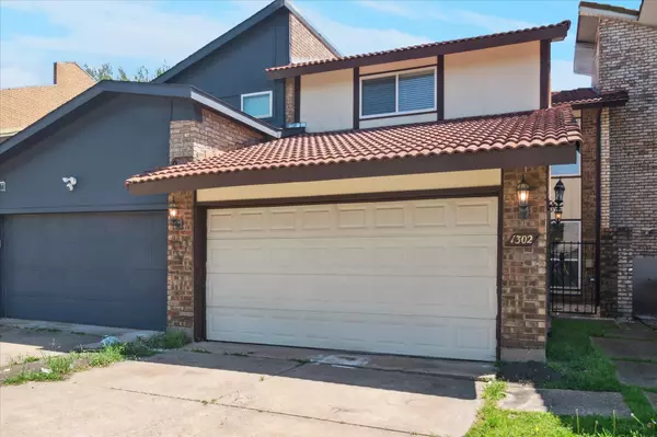 1302 Summerwood LN, Richardson, TX 75081