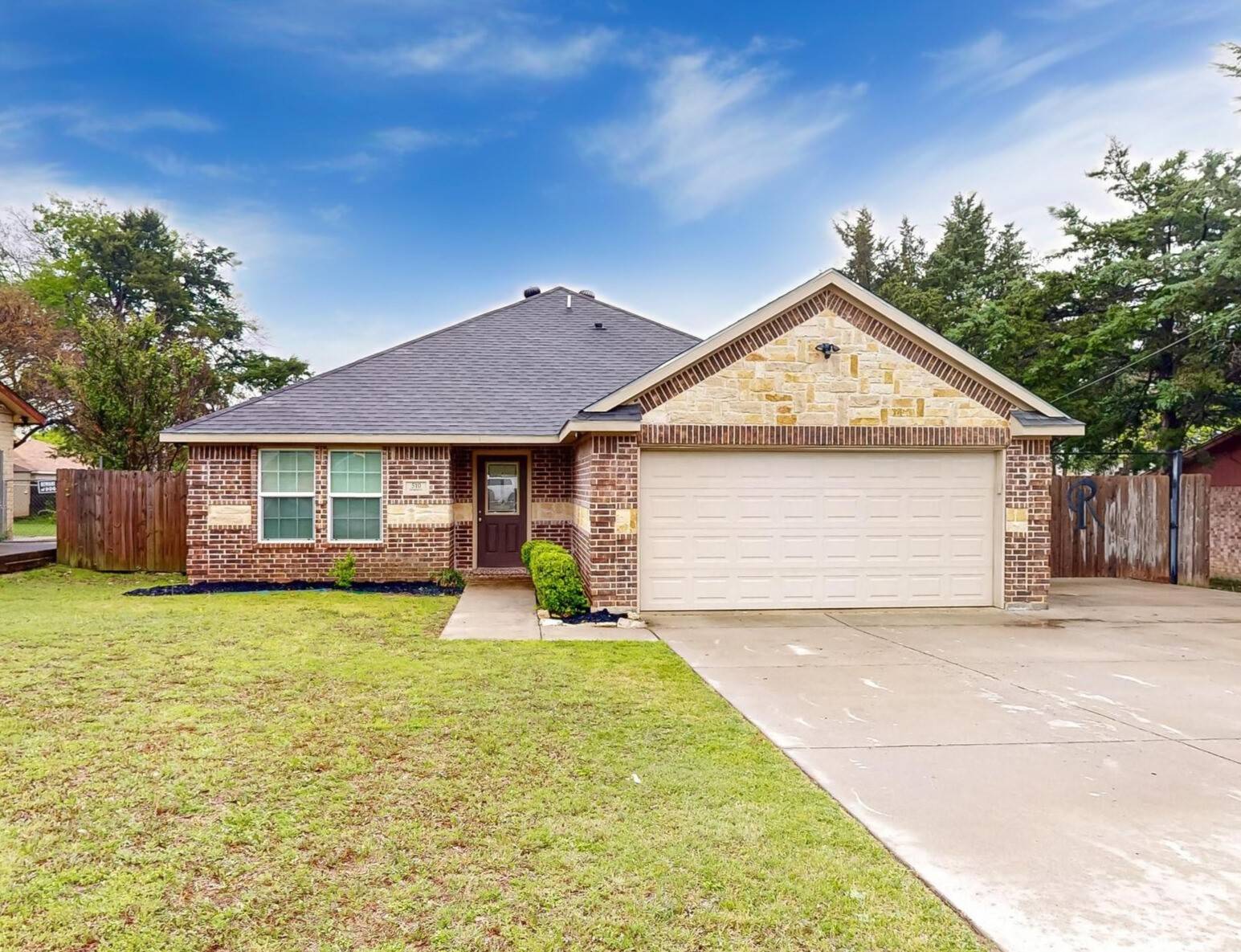 510 Springtime DR,  Cedar Hill,  TX 75104