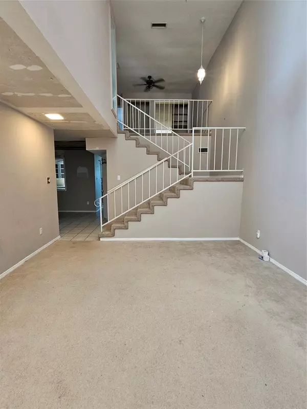 Euless, TX 76039,207 E Harwood RD #39