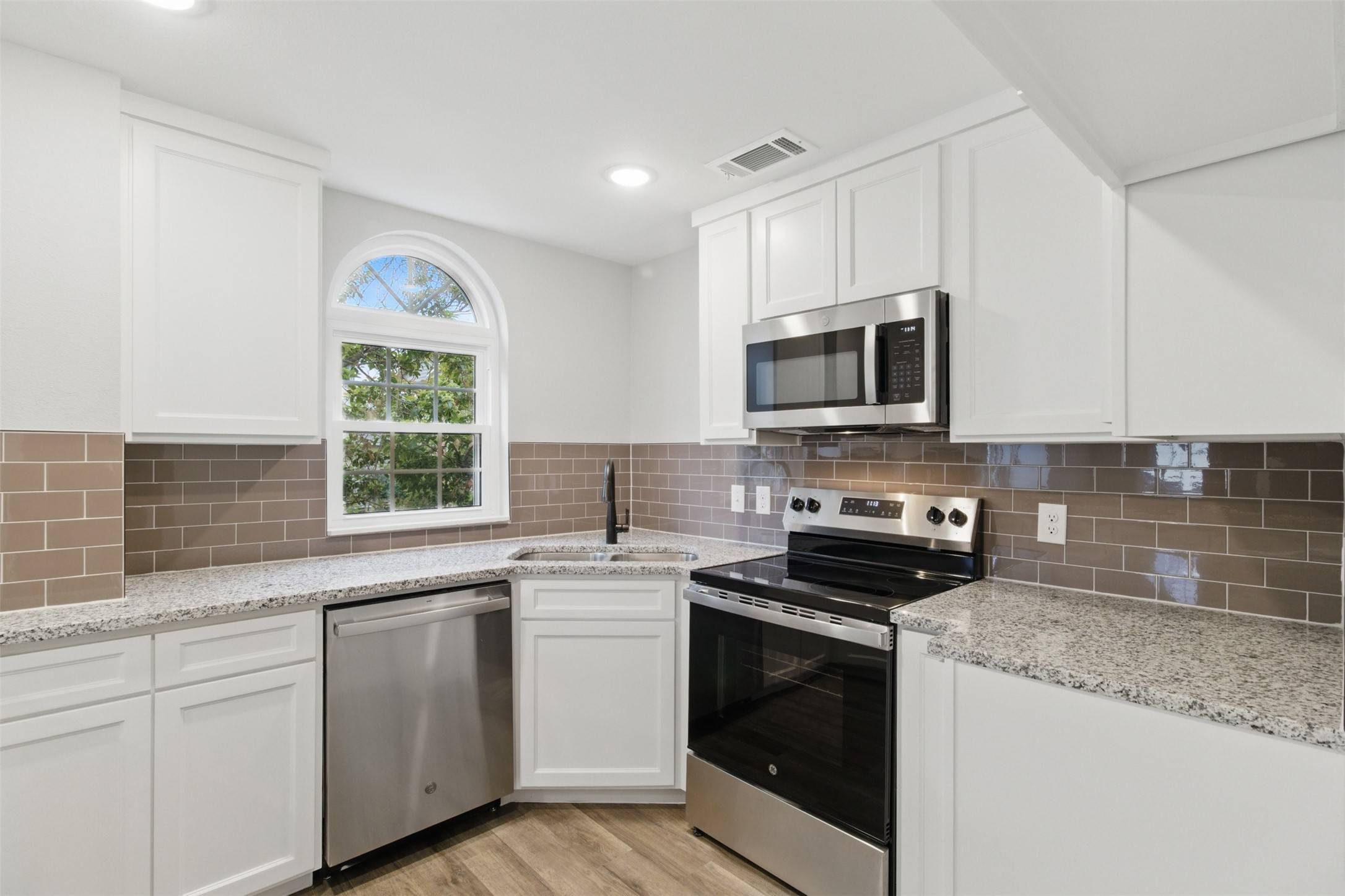 Dallas, TX 75248,5325 Bent Tree Forest DR #2224