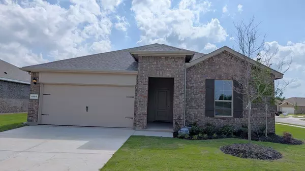 1000 TRACTION TRL, Cleburne, TX 76031