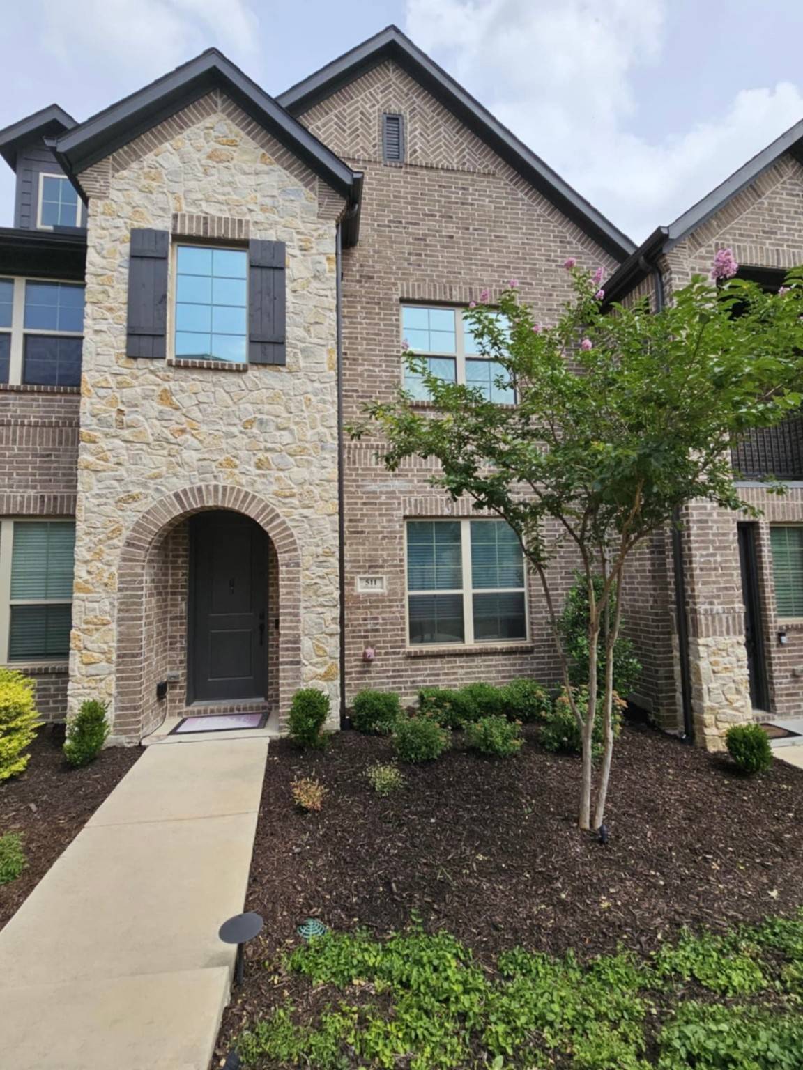 511 Cobblestone LN, Irving, TX 75039
