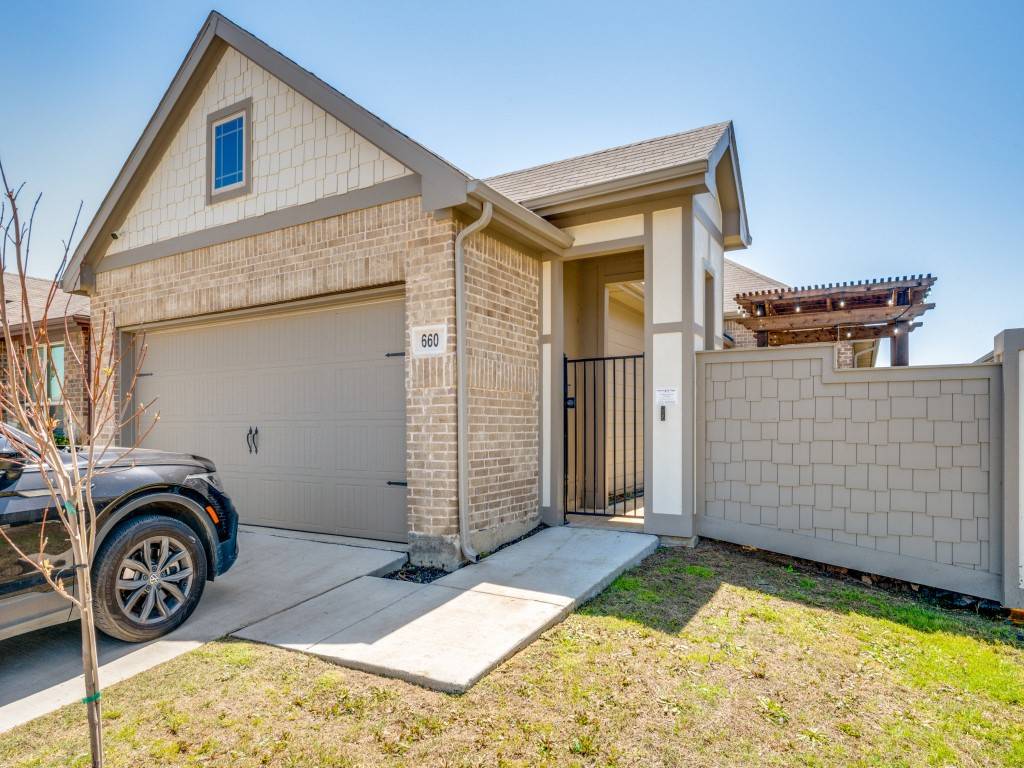 660 Coleman ST, Aubrey, TX 76227
