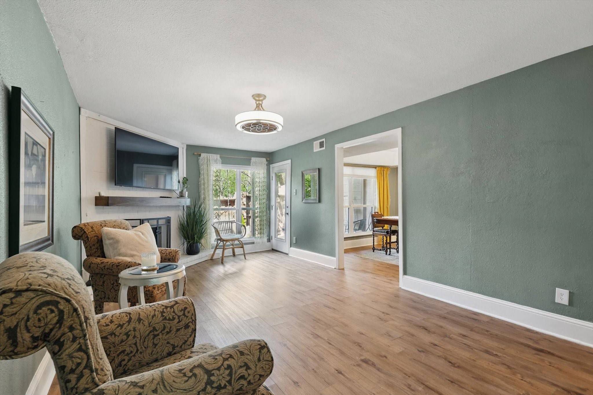 Farmers Branch, TX 75234,3102 Pin Oak CT