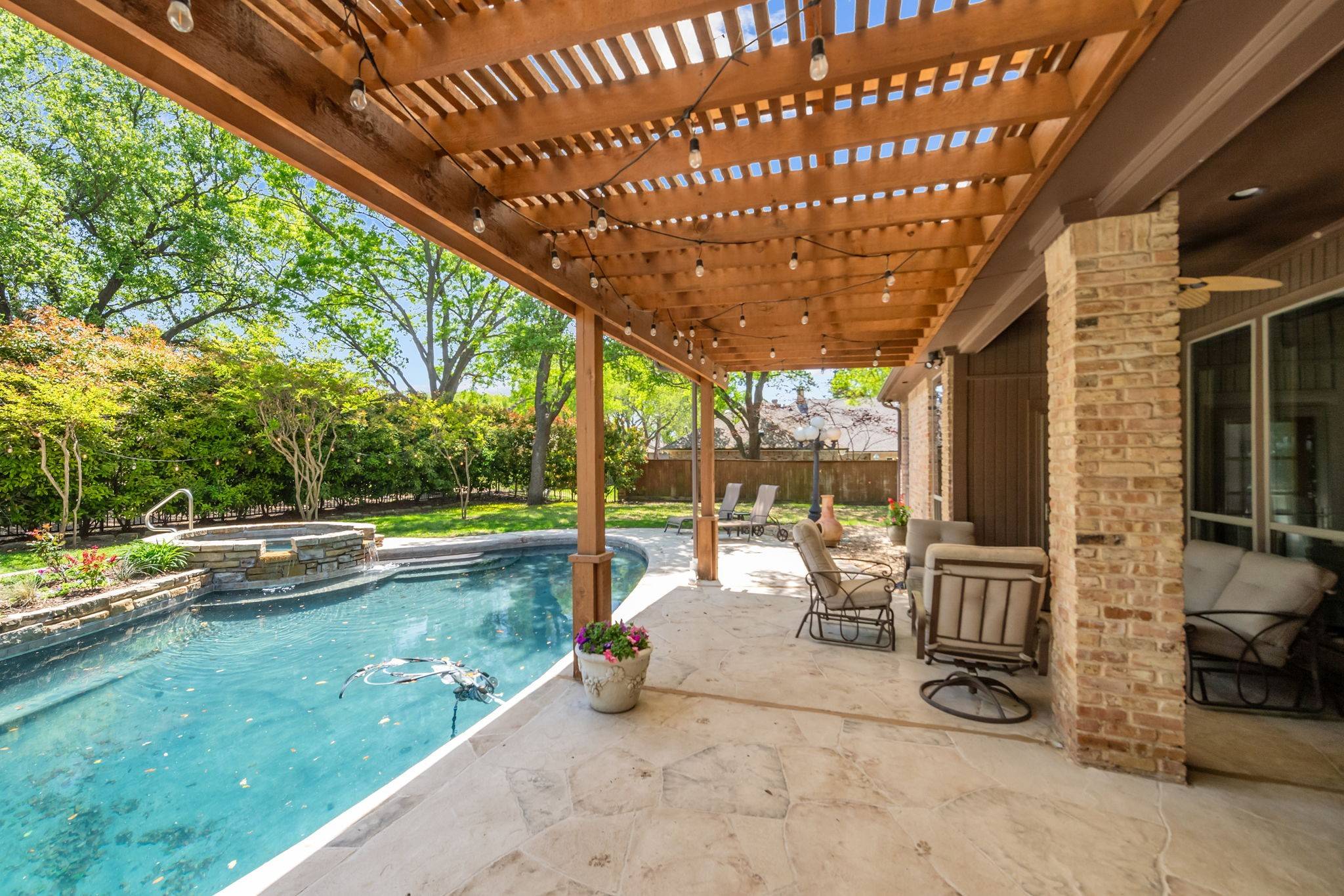 2020 Crown Knoll LN, Plano, TX 75093