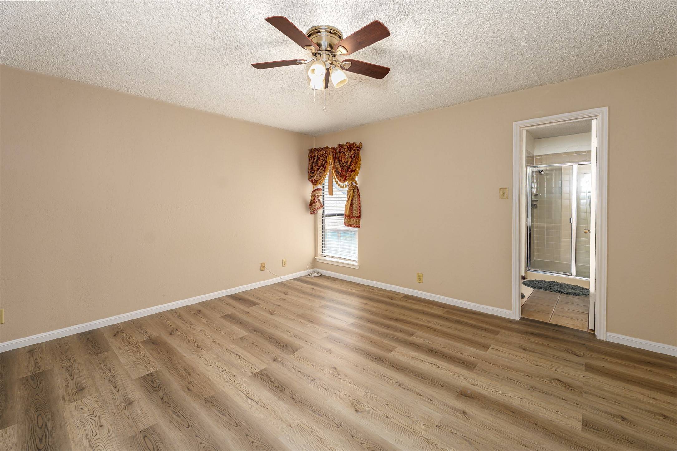 Arlington, TX 76011,1201 Harwell DR #225