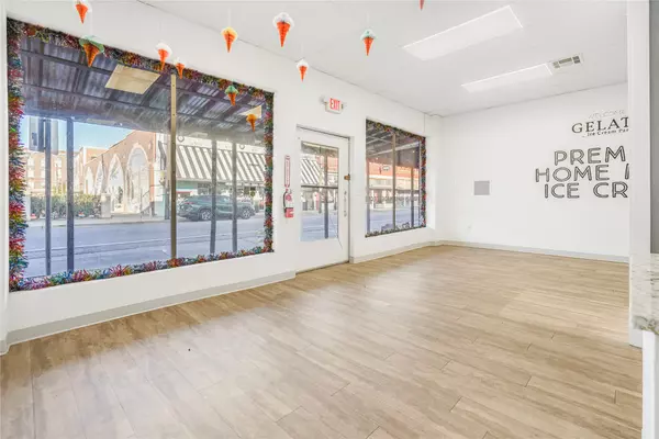 Cleburne, TX 76033,204 S Main ST