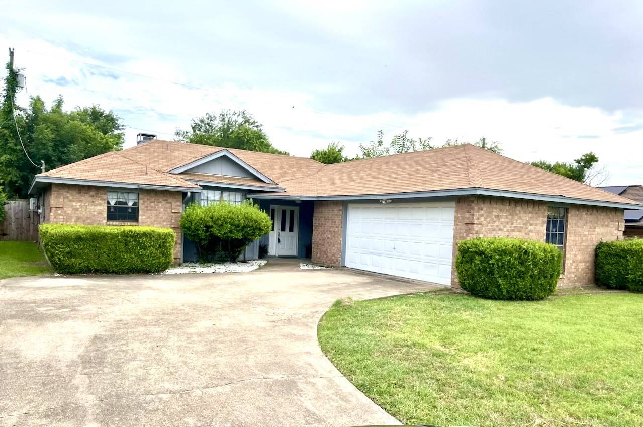 721 Hillside DR, Cedar Hill, TX 75104