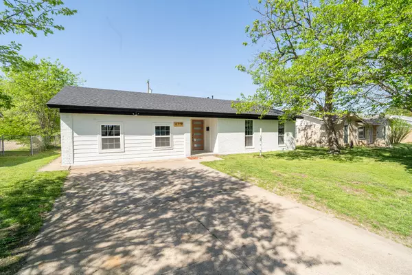 419 Candlelight AVE, Duncanville, TX 75137