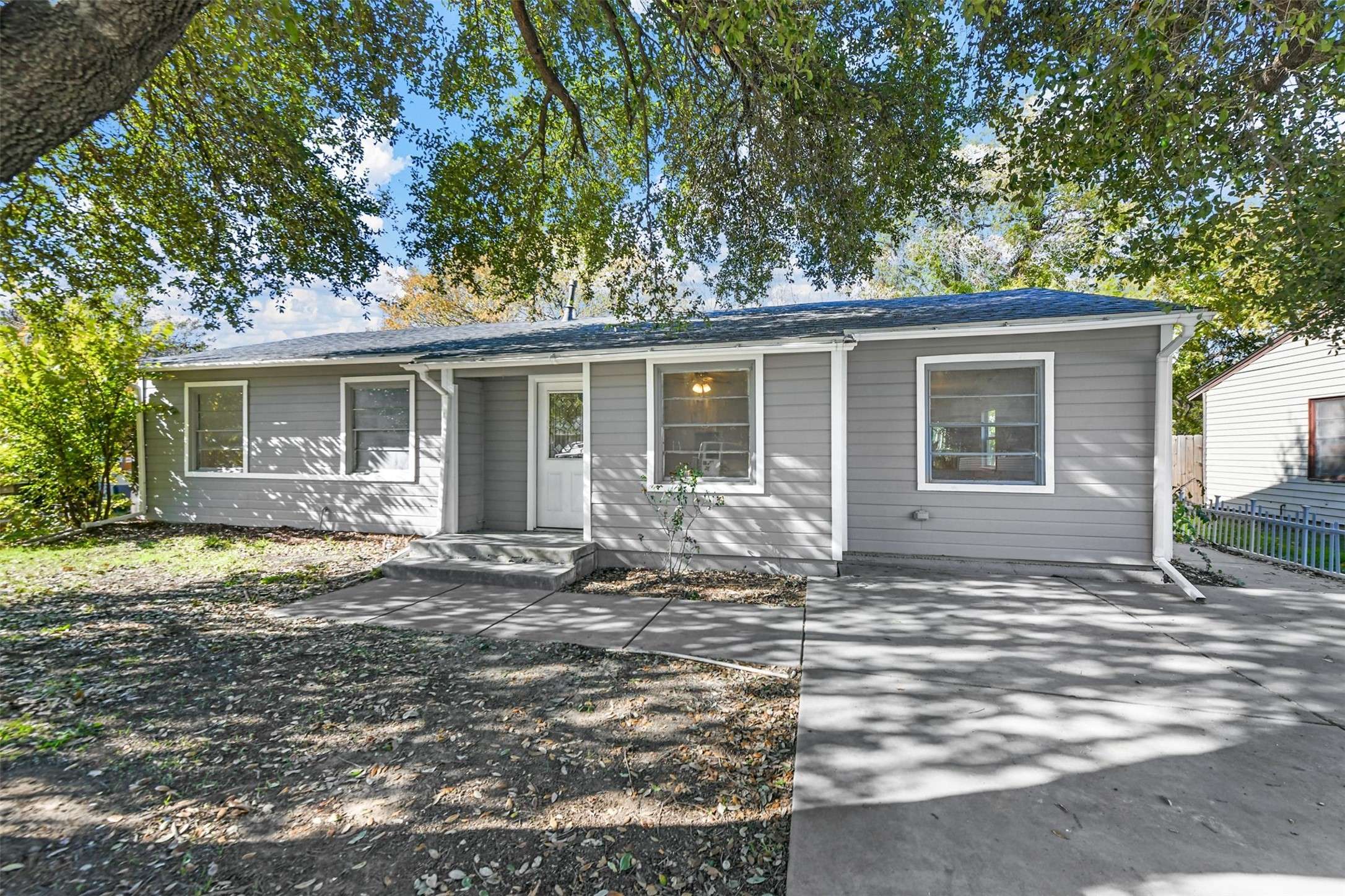1502 Kent DR, Arlington, TX 76010