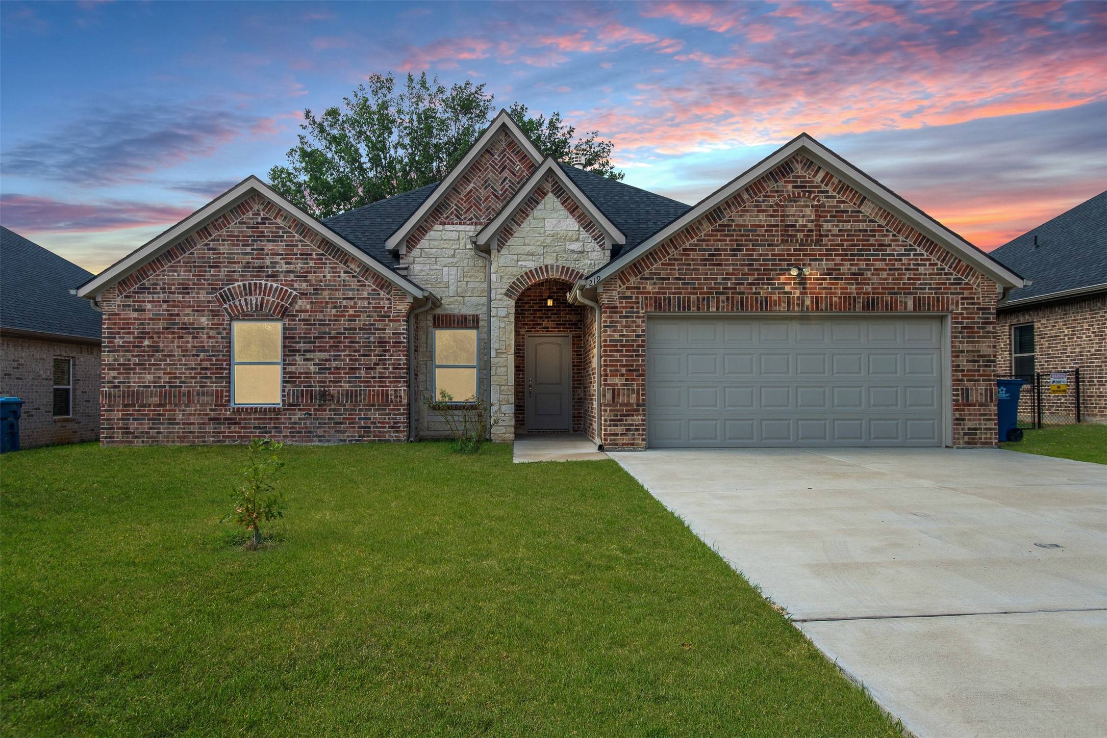 219 Port DR, Gun Barrel City, TX 75156