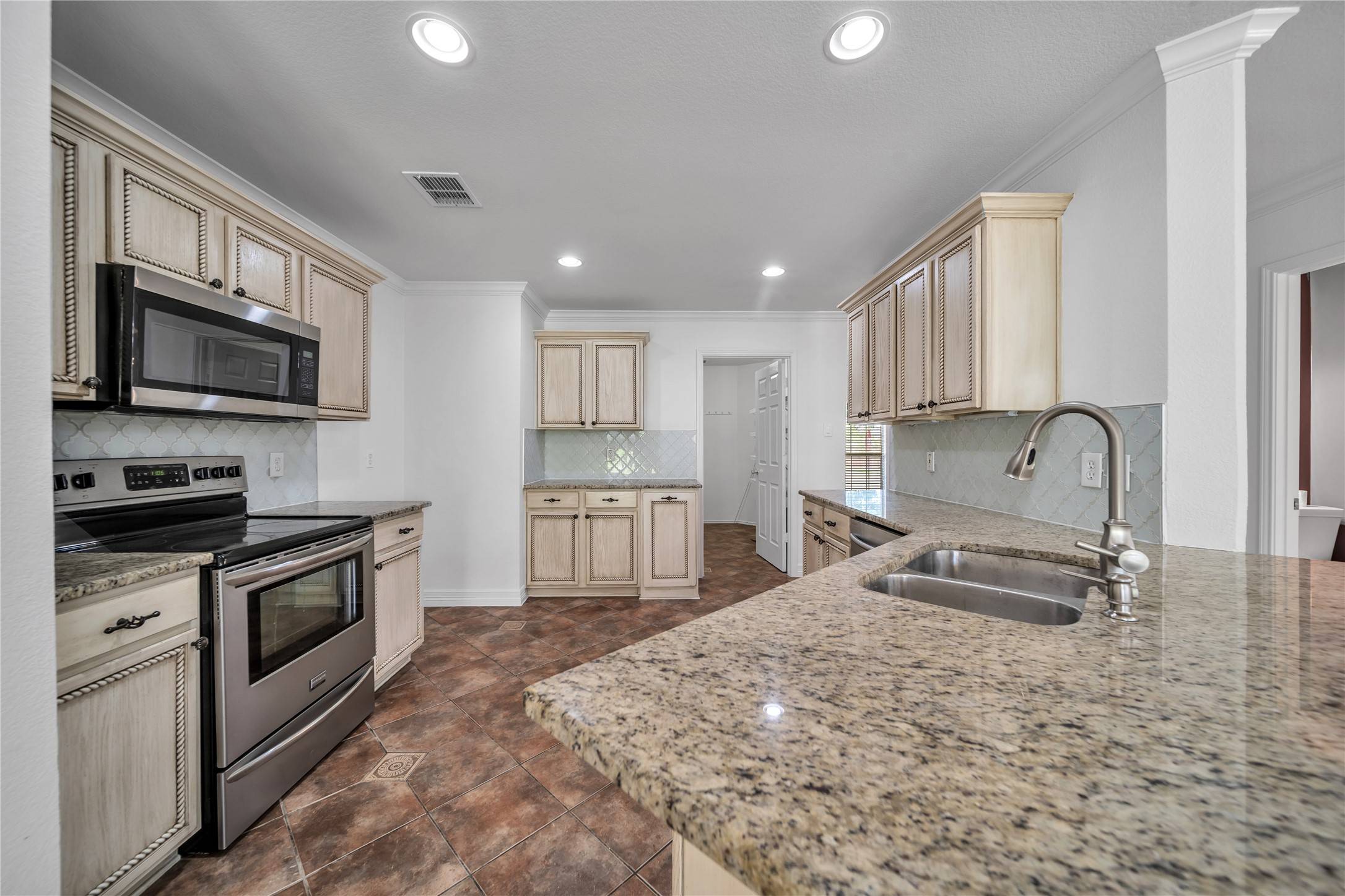 Dallas, TX 75249,5646 Hunters Bend LN