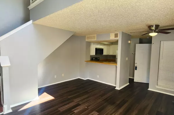 9823 Walnut ST #201, Dallas, TX 75243