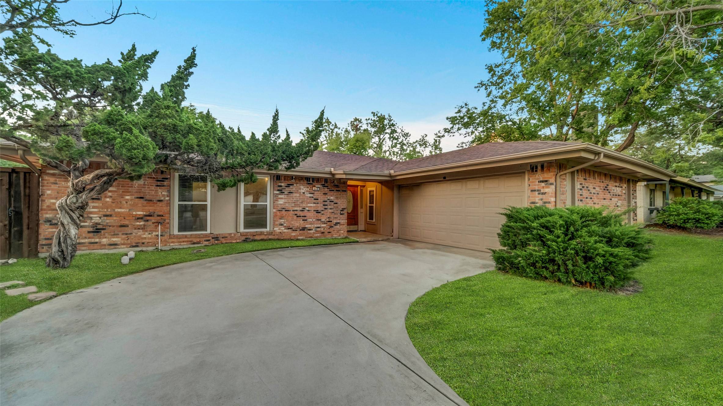 908 Firestone LN, Richardson, TX 75080