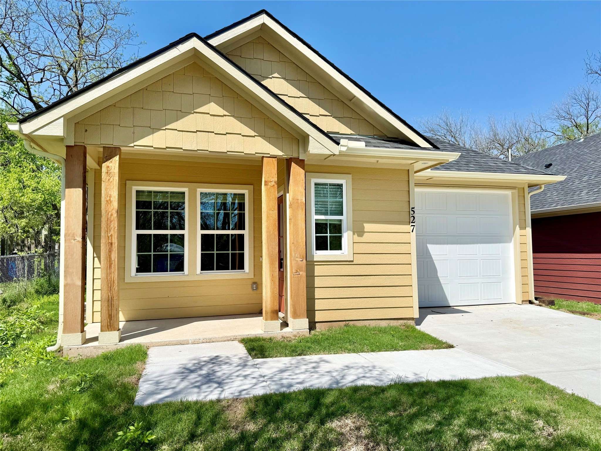 527 E Monterey ST, Denison, TX 75021